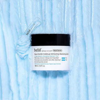 Idratante e lenitivo, Belif Cleansing Balm nutre la pelle durante la detersione.