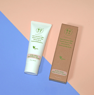 Crema leggera ideale per climi caldi. Idrata profondamente senza appesantire. Perfetta per la routine quotidiana.