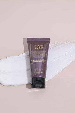 Crema antietà con veleno d’ape e ceramidi. Nutre, protegge e dona elasticità alla pelle secca o spenta, 50g.