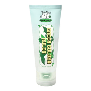 La crema Green Golden Ruler idrata profondamente e dona una luminosità radiosa grazie al tè verde e al ginseng.
