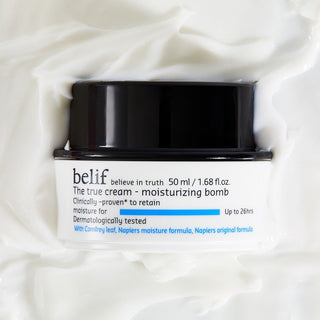 True Cream Moisturizing Bomb nutre e protegge la pelle con urea e ingredienti lenitivi.