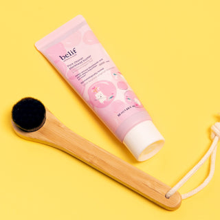 Detergente viso esfoliante Belif, riduce punti neri e migliora i pori.