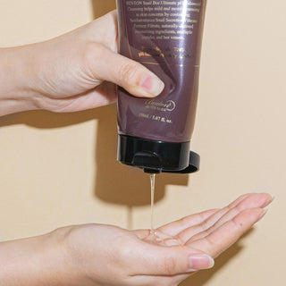 Detergente delicato con veleno d’api, ideale per bilanciare e lenire la pelle.