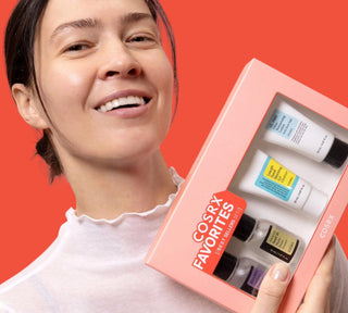 Il gel detergente cult di COSRX elimina impurità e sebo in eccesso senza seccare.

