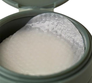Con il 77% di estratto naturale, calma e protegge la pelle.