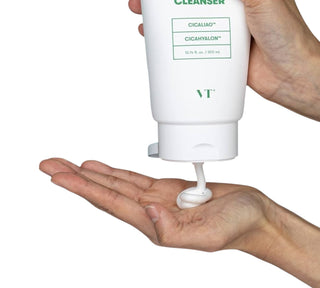 Centella e Acido Ialuronico per una pelle fresca e protetta.

