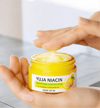 Goditi un’idratazione profonda e una pelle morbida grazie alla texture leggera e nutriente.