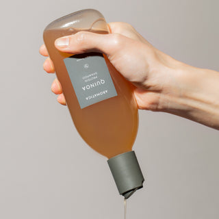 Capelli secchi e sfibrati trattati con lo shampoo alle proteine vegetali Aromatica Quinoa Protein